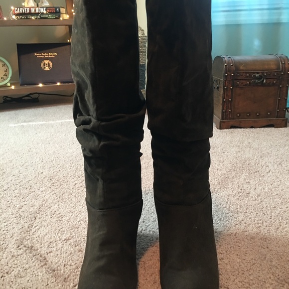 Women’s Brown Suede Rampage Swift 1 Wedge Boot, Size 8 1/2 - Picture 2 of 10